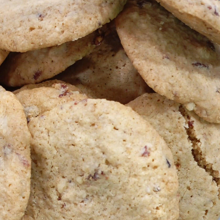 Glutenfria cookies med röda tranbär och valnötter