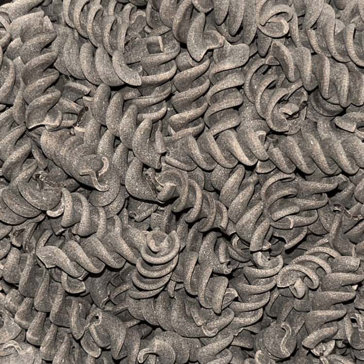 Makaron fusilli z karobu